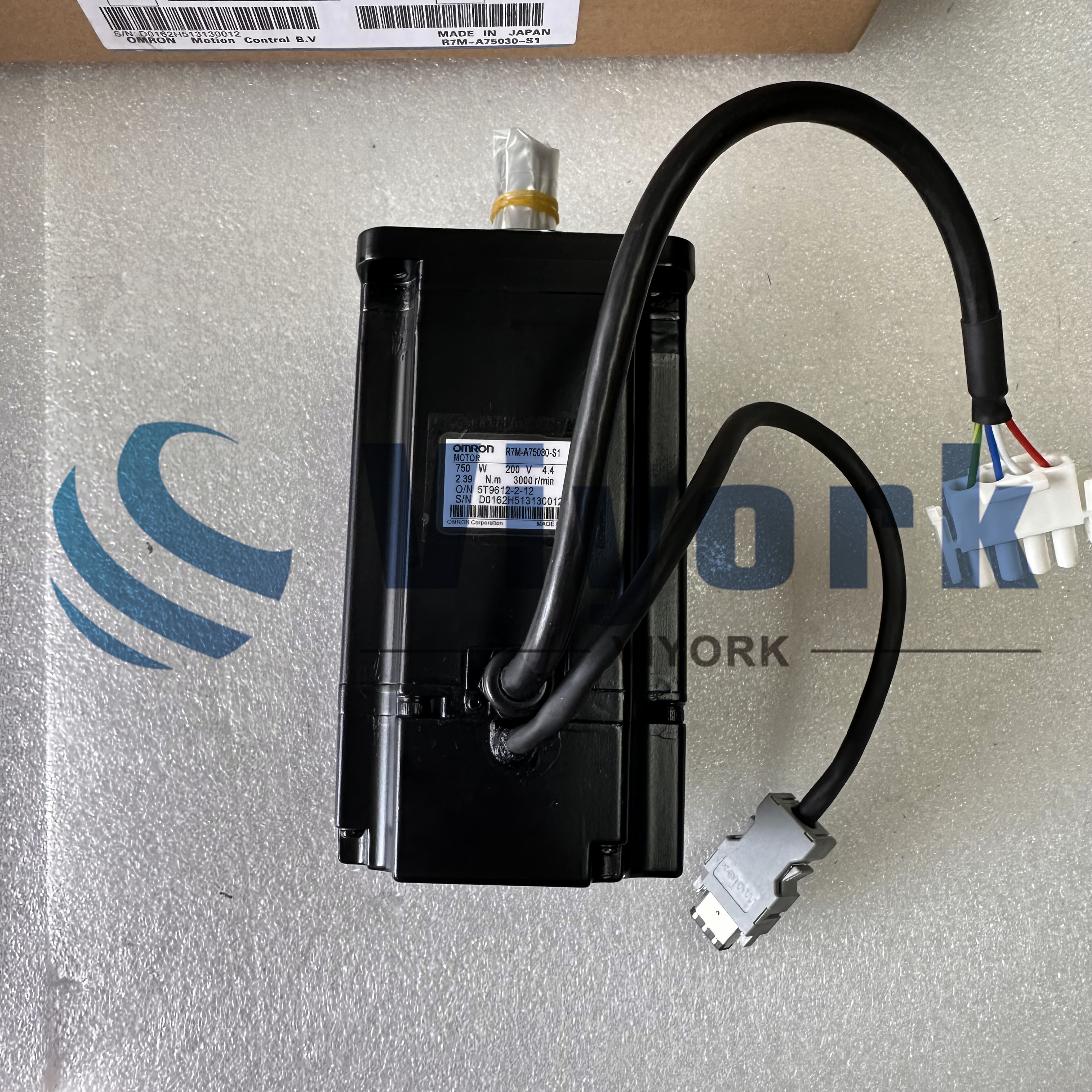 New OMRON Servo motor R7M-A75030-S1