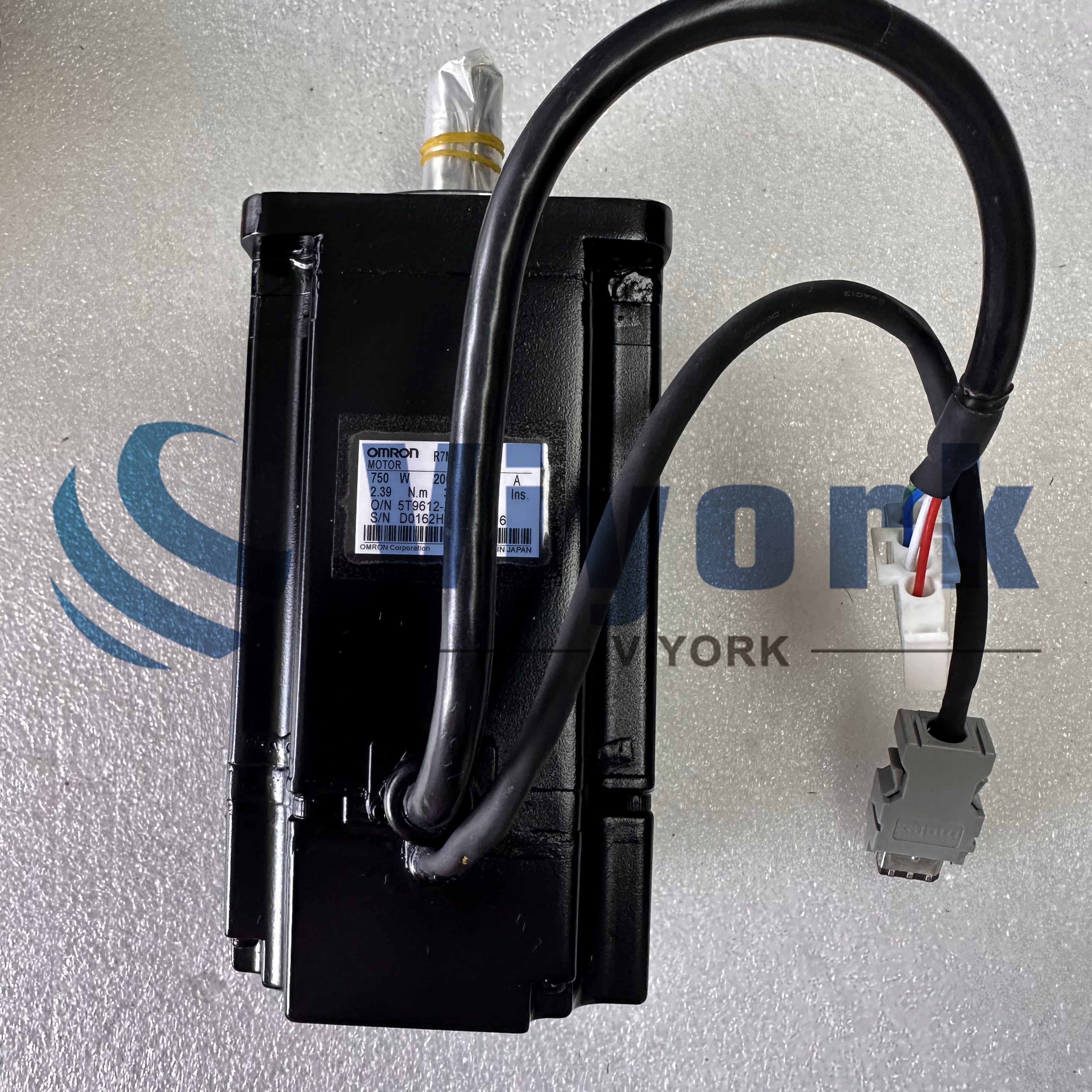 New OMRON Servo motor R7M-A75030-S1