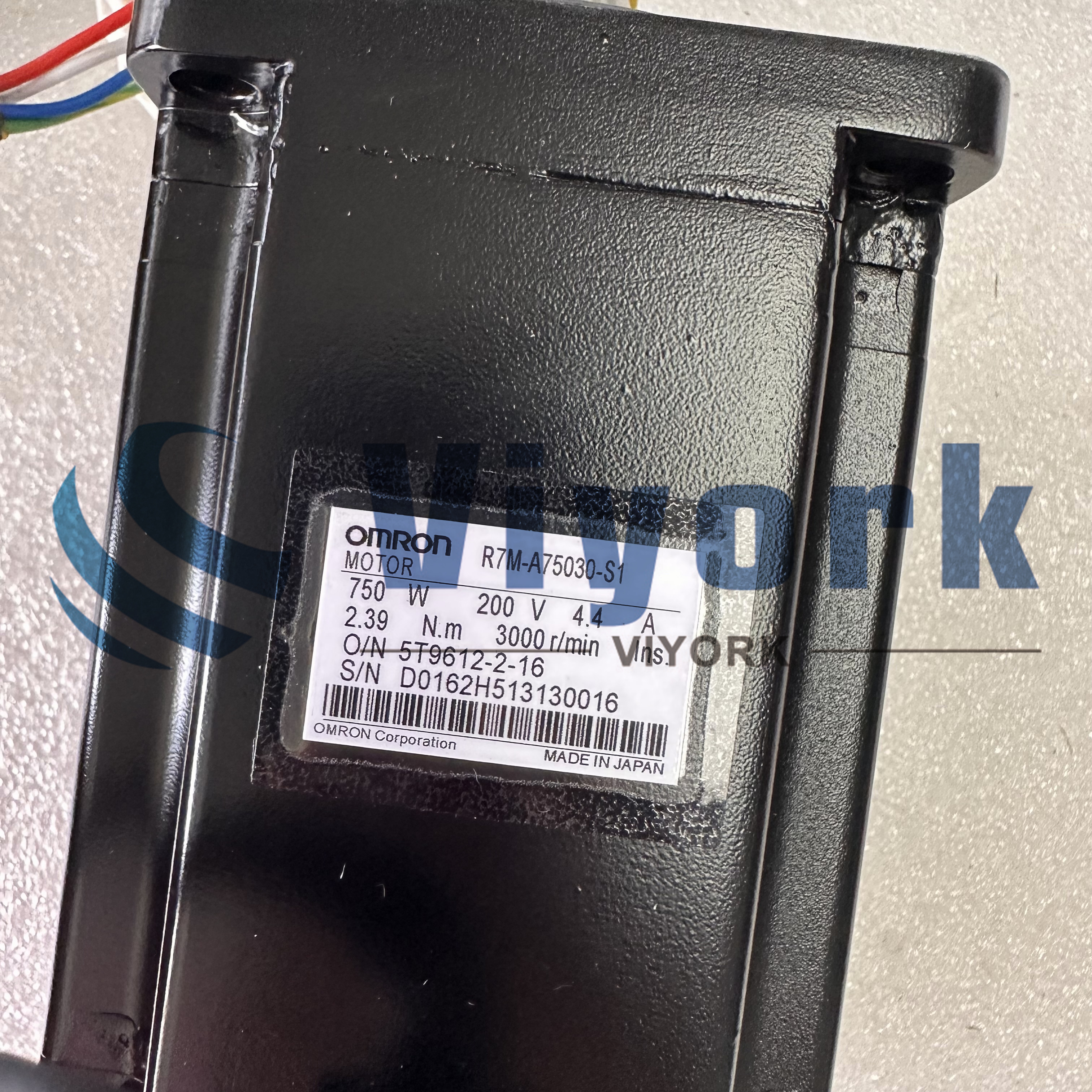 New OMRON Servo motor R7M-A75030-S1