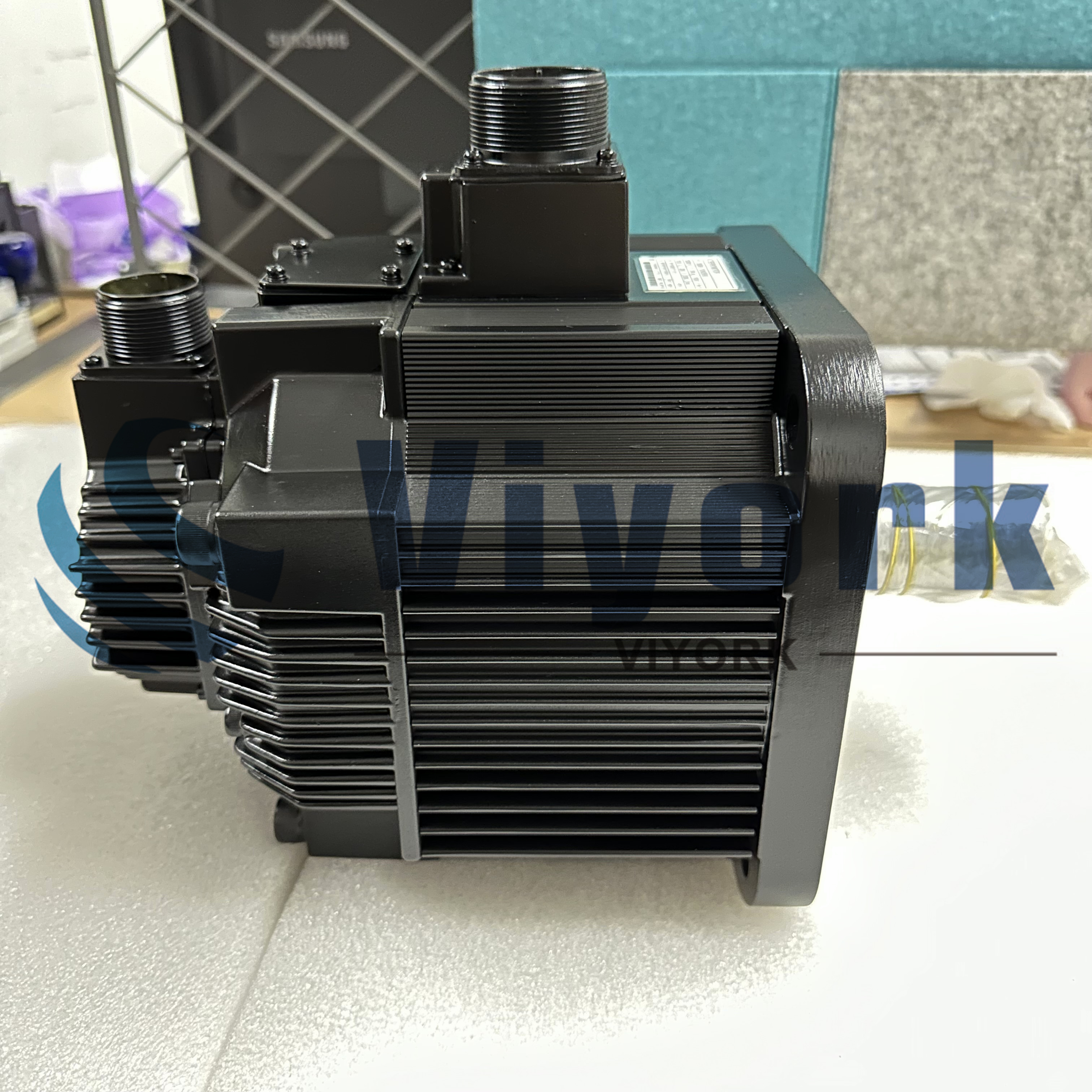 Yaskawa SGMG-12A2BBB AC SERVO MOTOR NEW