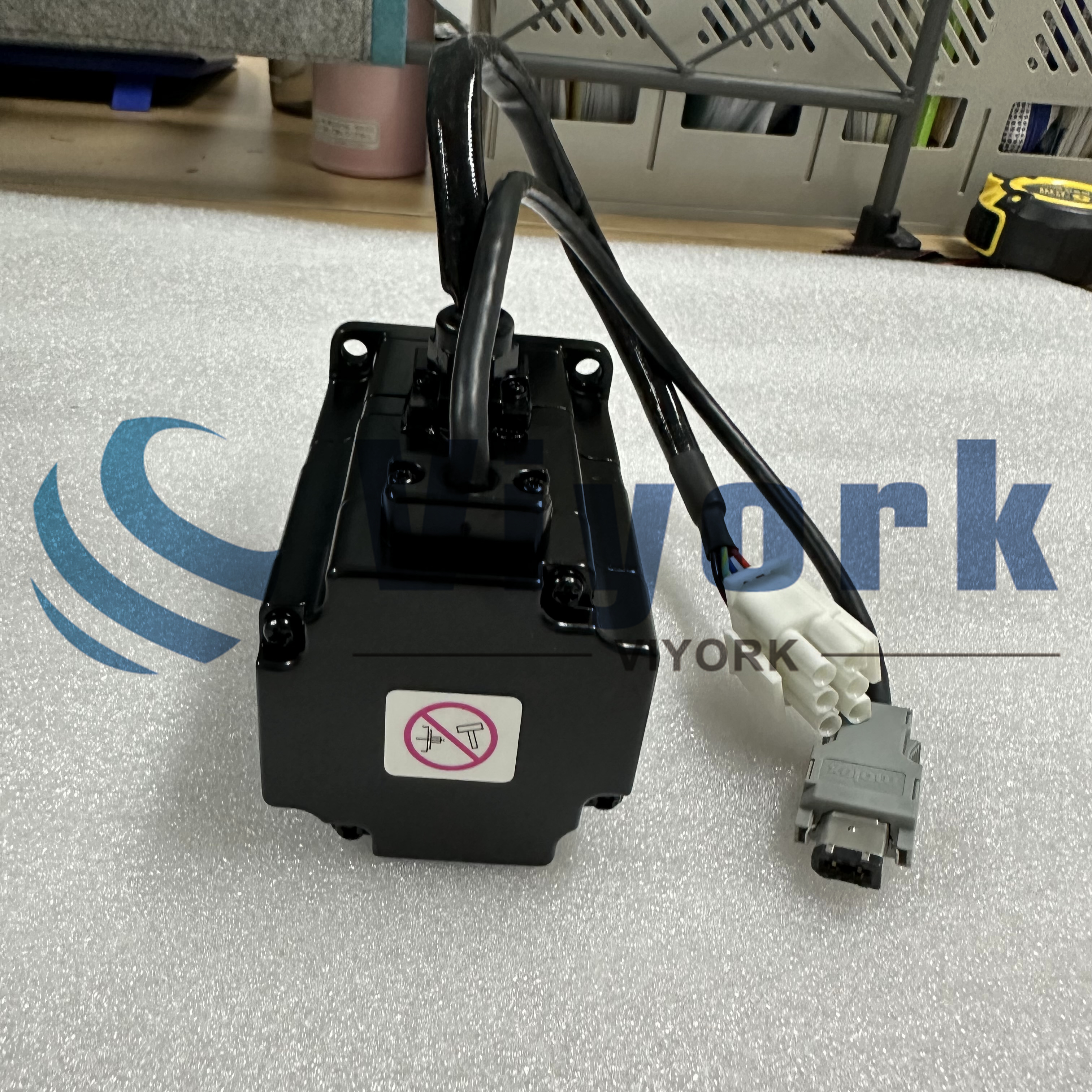 Yaskawa SGMPH-01AAA2C AC SERVO MOTOR NEW