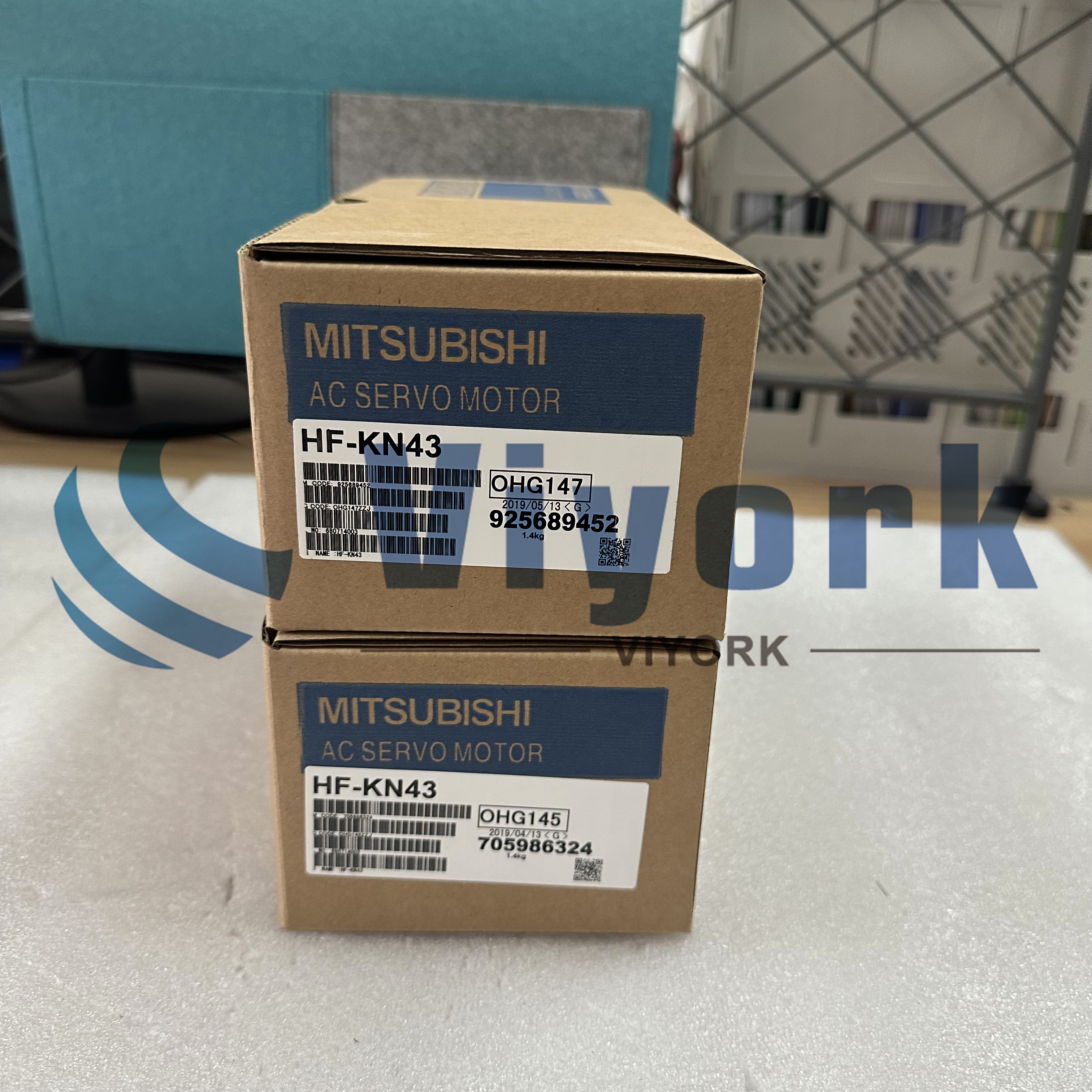 Mitsubishi HF-KN43 AC SERVO MOTOR NEW