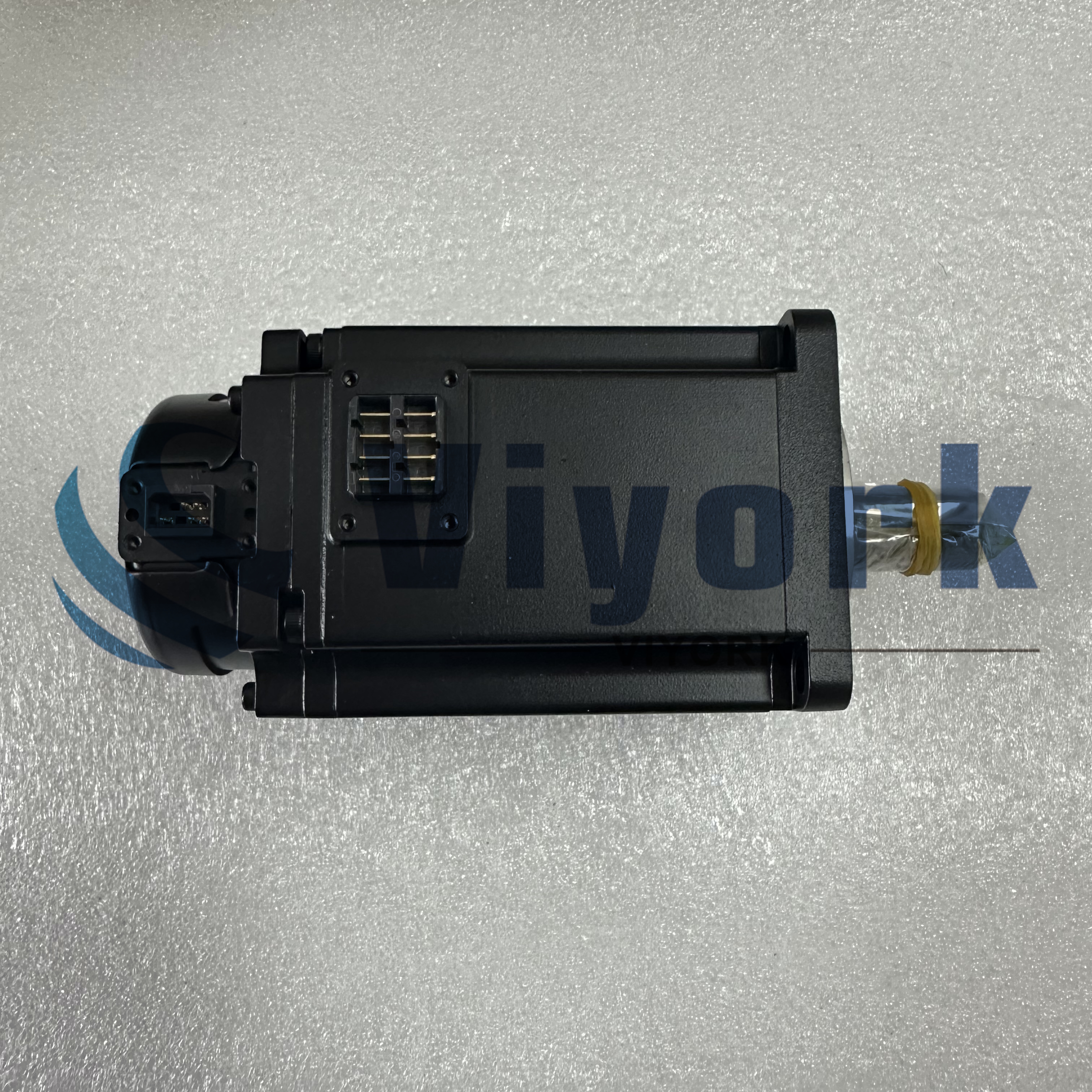 Omron R88M-1M40030T-S2 AC SERVO MOTOR NEW