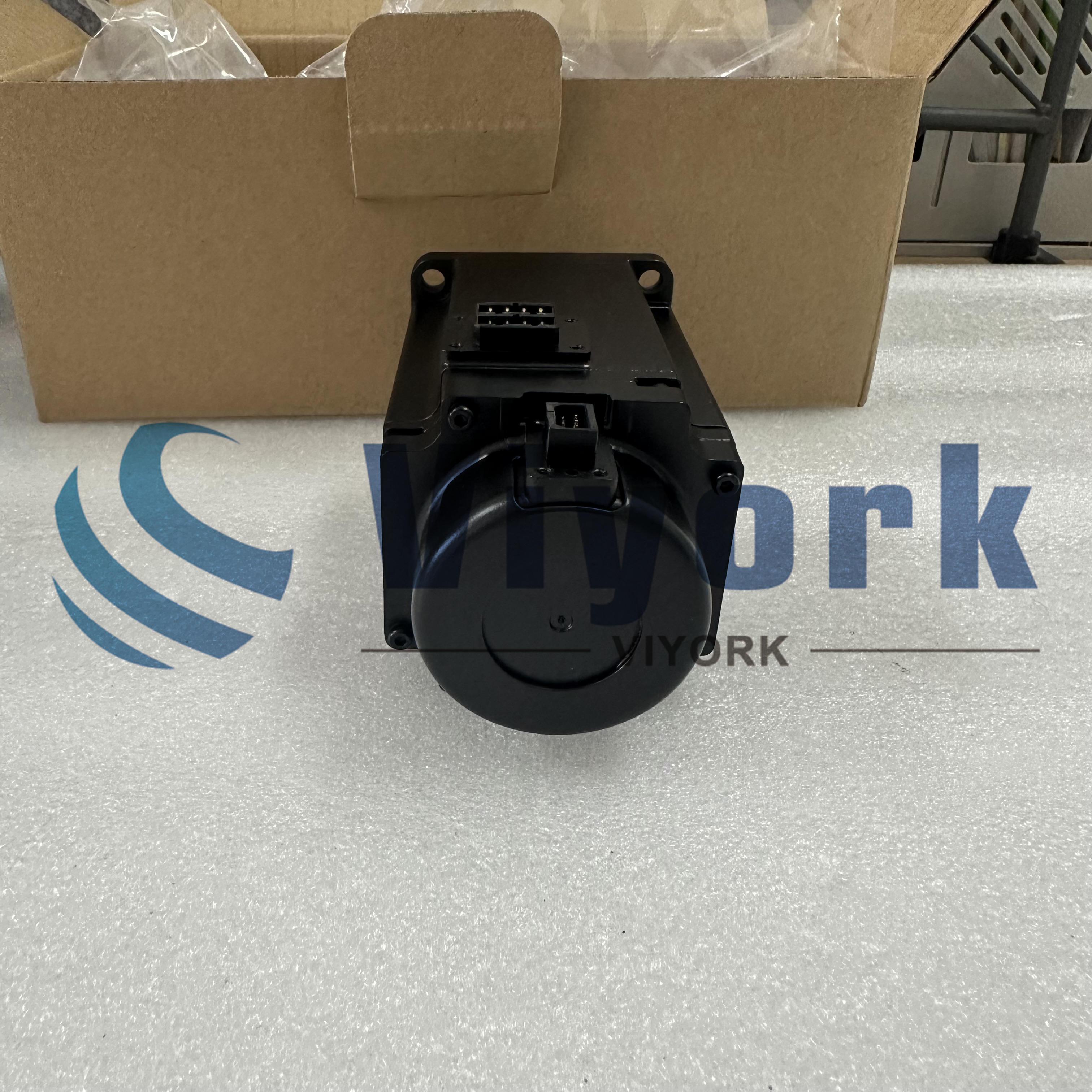 Omron R88M-1M40030T-S2 AC SERVO MOTOR NEW