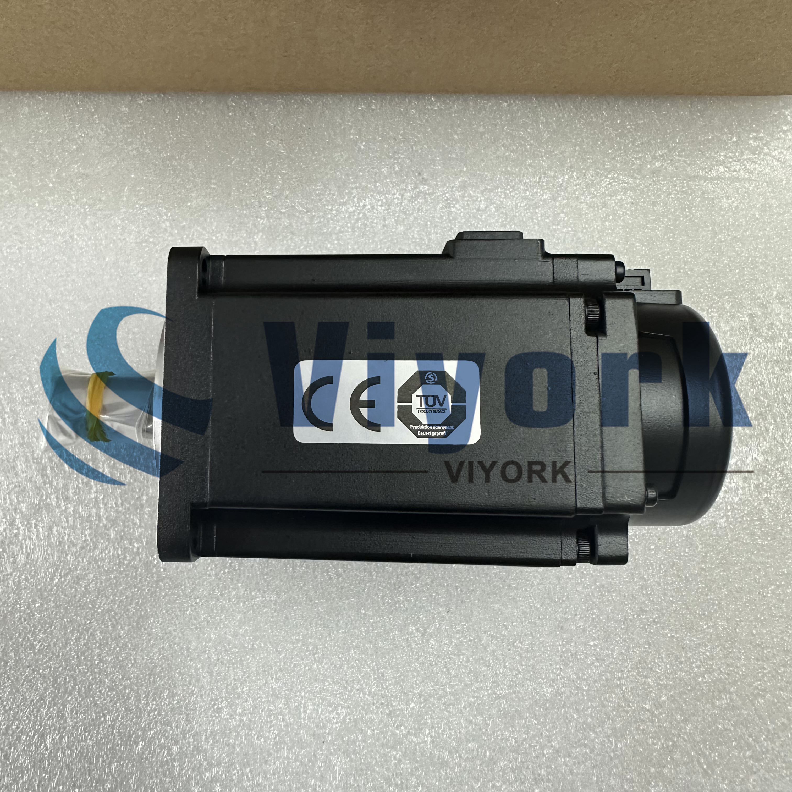 Omron R88M-1M40030T-S2 AC SERVO MOTOR NEW