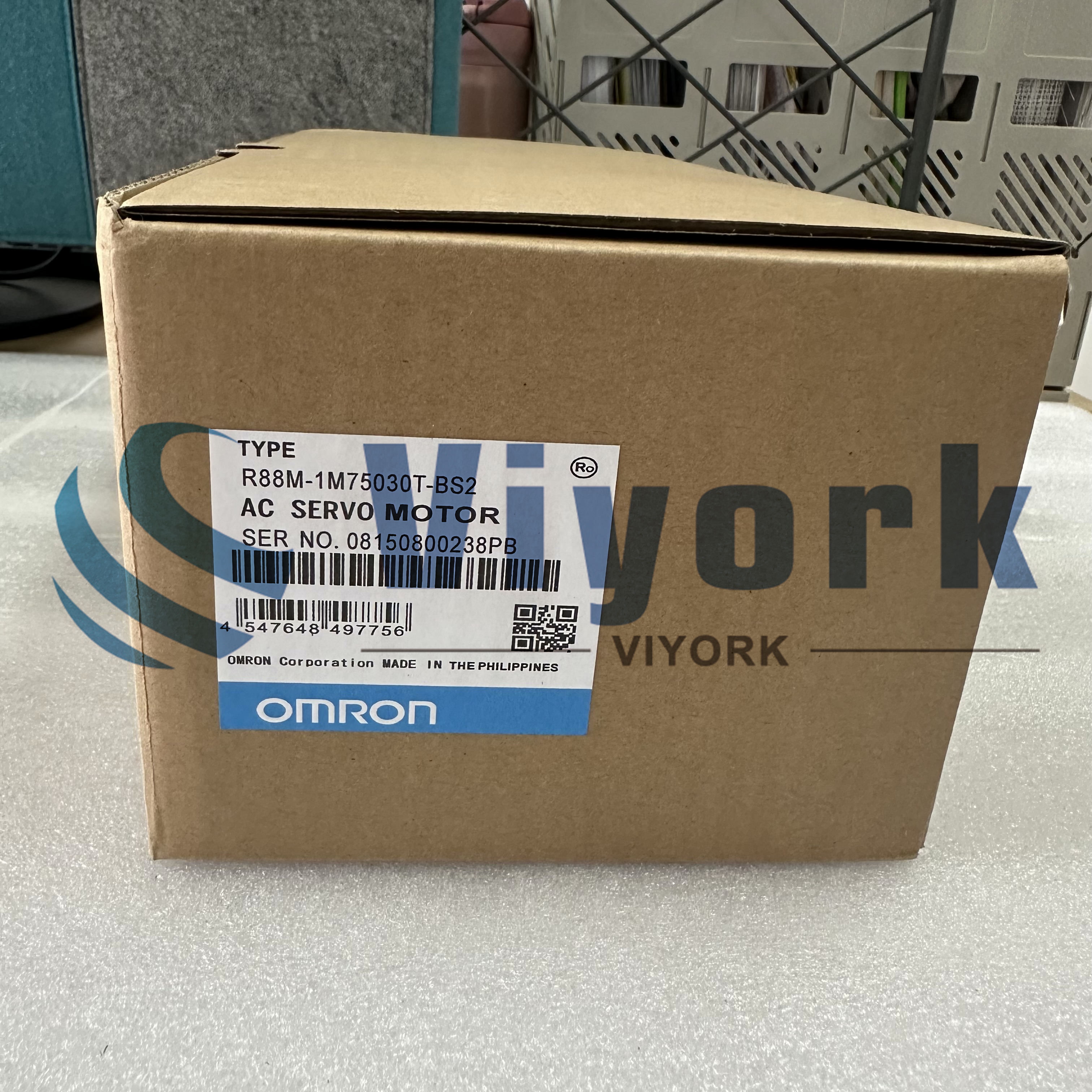 Omron R88M-1M75030T-BS2 AC SERVO MOTOR NEW