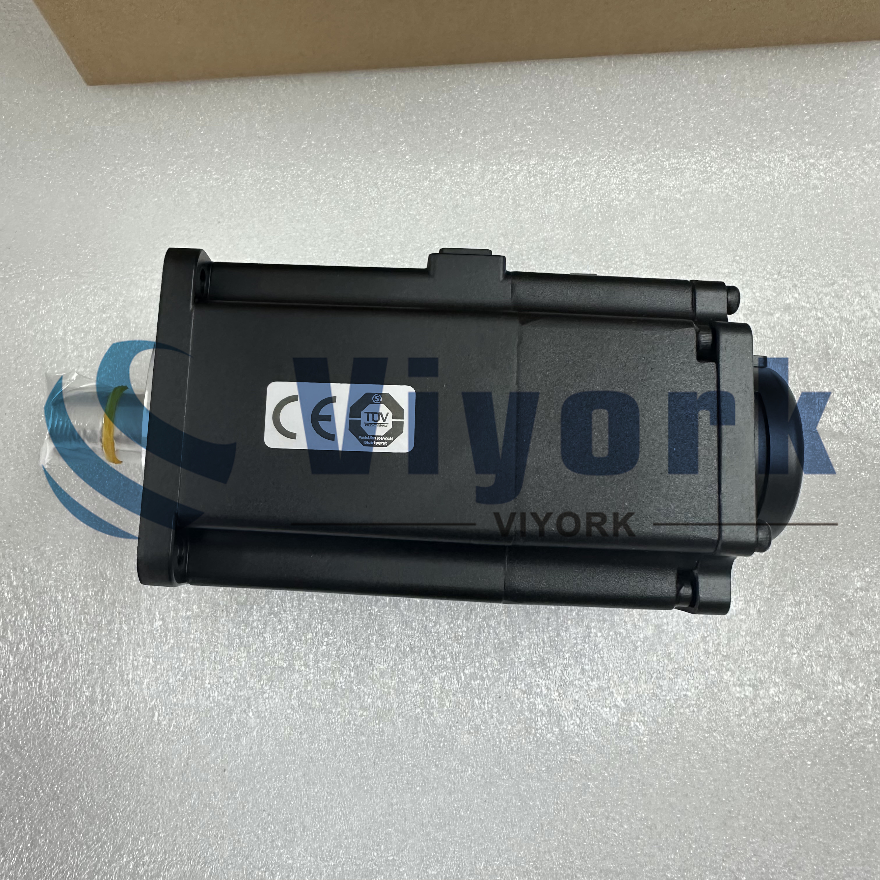 Omron R88M-1M75030T-BS2 AC SERVO MOTOR NEW